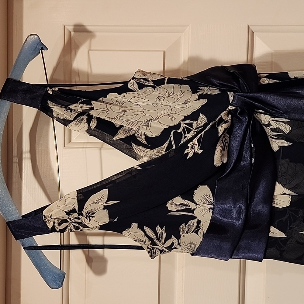 Jones Wear floral dress. Size 10. Navy with cream flowers - Picture 2 of 9